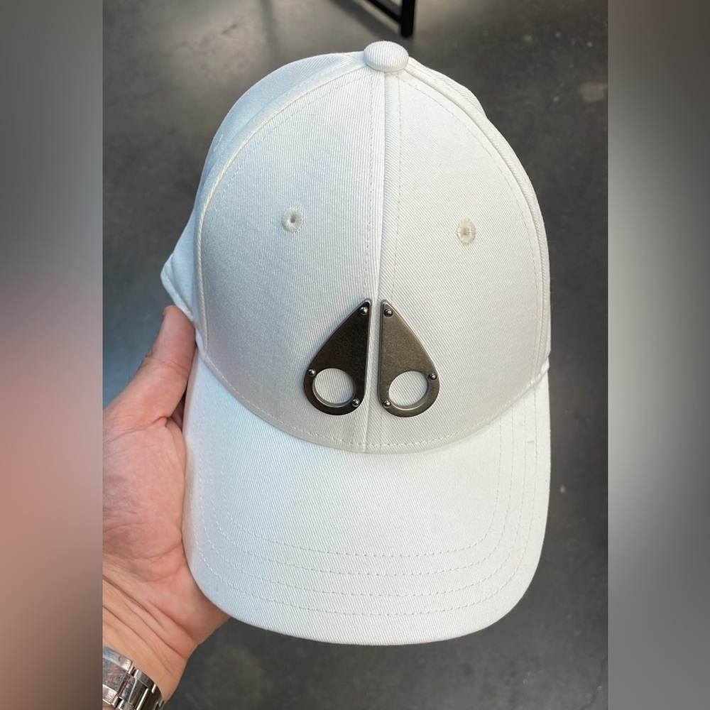 Moose Knuckles White Cap